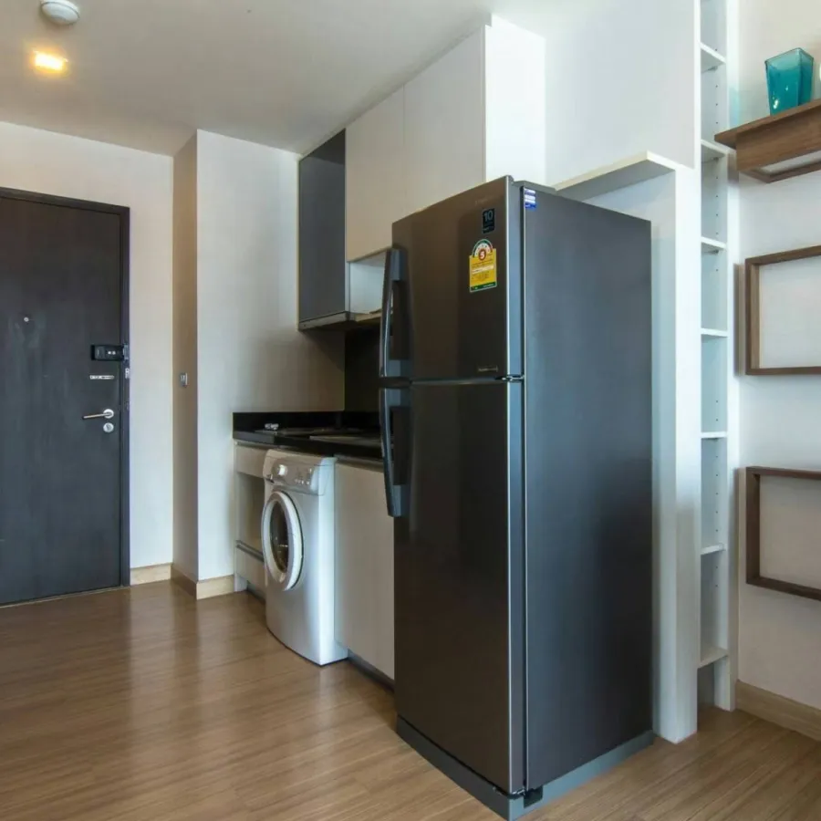 Urgent sale!! Condo Skywalk and Welz Residence, 14th floor, beautiful room, good view, bring your bags and move in!!
