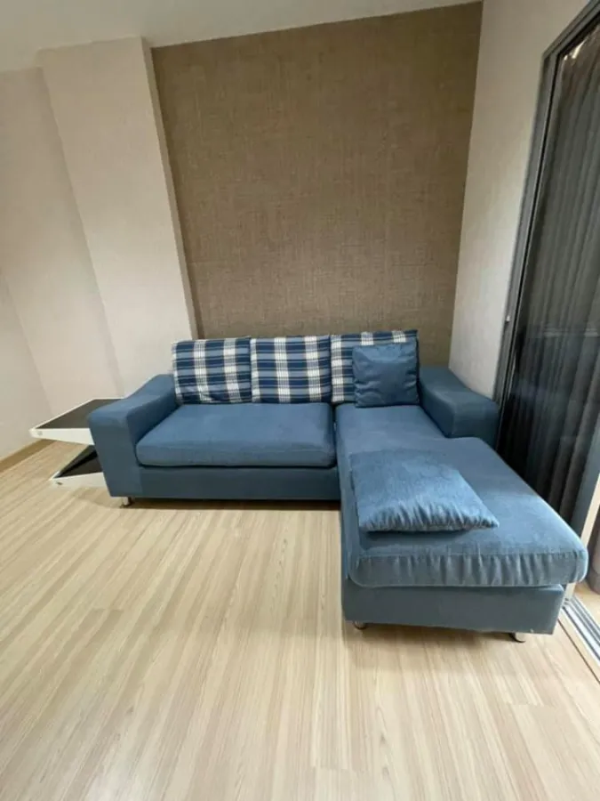 Urgent for rent, The Kith Tiwanon, 5th floor, has a big sofa, very satisfying, plus fully furnished, don't miss out on booking.