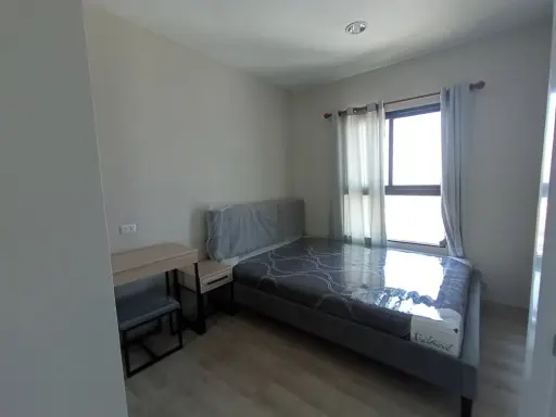 For rent Plum Condo Central Station, 28th floor, high view, great price, complete here, just come and move in.