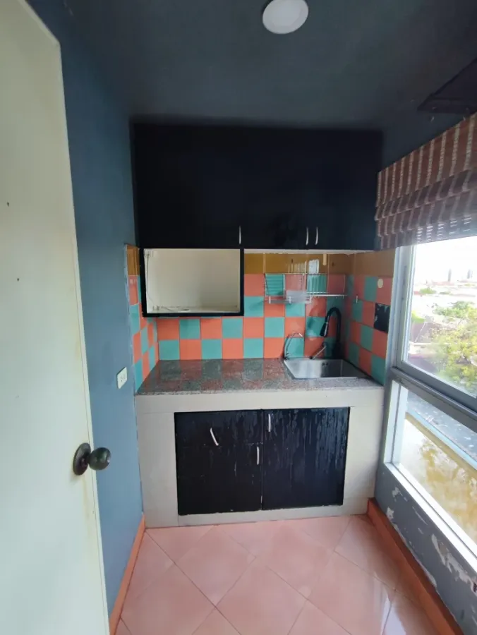 For sale: Regent Home 4 Sukhumvit 85, clean, airy room, comfortable, great location, book now and you won't be disappointed.