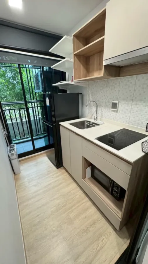 For rent: Atmoz Season Ladkrabang, north-facing room, not hot all day, sun protection film installed, comfortable living, saves on electricity bills,