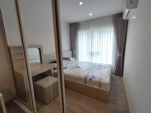 For rent: Regent Home Bangna, 6th floor, swimming pool view, glass partition. You definitely need to book this one!