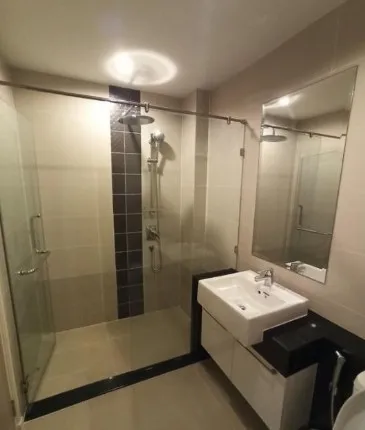 For sale: Supalai Lite Sathorn-Charoenrat, 14th floor, city view on the Sathorn side, spacious room, comfortable to live in. Buy now, don't miss it.