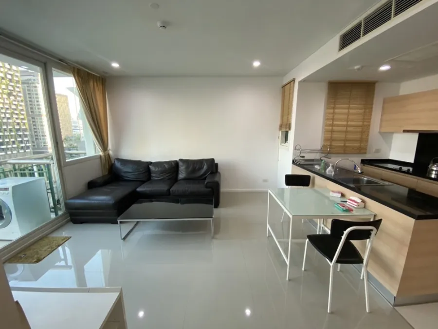 Condo for rent, Wind Sukhumvit 23, extremely spacious room, fully furnished, leather sofa, comfortable sitting You can't miss it, book now.
