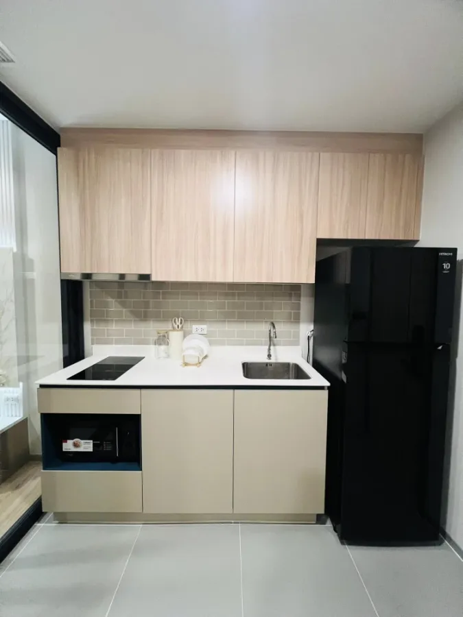 XT Phayathai condo for rent, high floor, fully furnished with high-quality built-in features, spacious and comfortable. Book now!