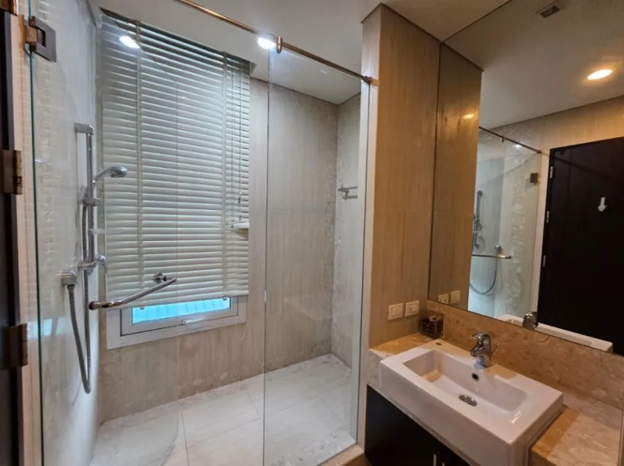 For rent!! Condo The Park Chidlom, 3rd floor, beautiful room, 2 bedrooms, fully furnished, ready to move in, don't miss it!!