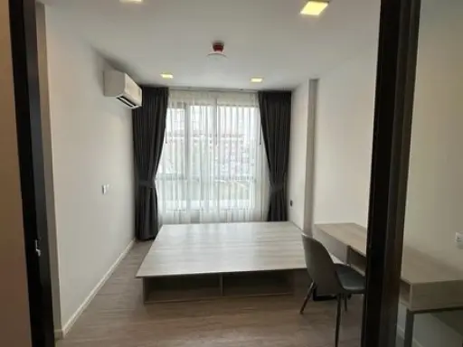 For rent Kave Ava, well partitioned room. It's in great proportion. There's a walk-in closet as well. You can move in right away. Urgent.