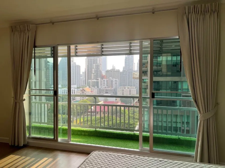 For rent, Grand Park view Asoke, the most spacious room. Great built-in decoration Got the most beautiful view You can reserve first.