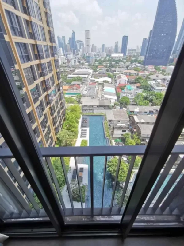 ขาย ให้เช่า Oka Haus Sukhumvit 36 1 ห้องนอน 1 ห้องน้ำ แต่งสวยคุมโทน มาพร้อมเฟอร์นิเจอร์ครบครัน จองเลย