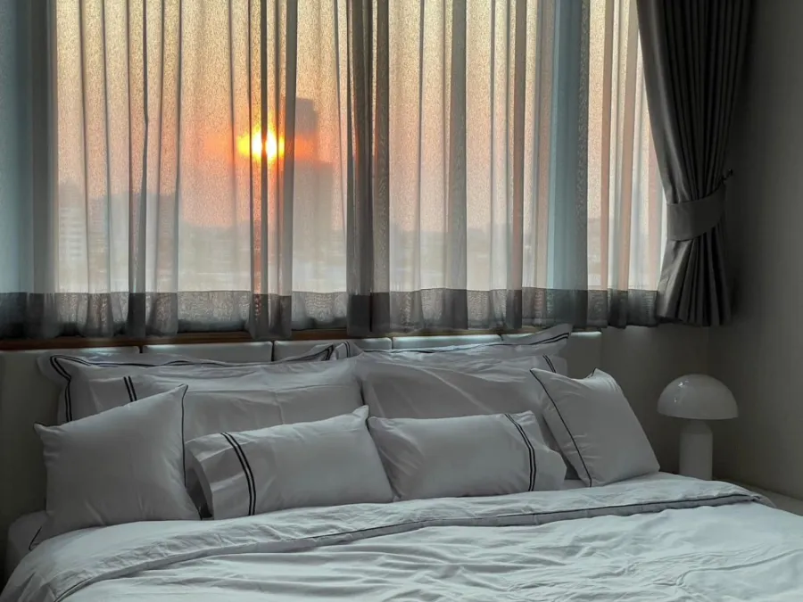 For rent Supalai Premier SiPhraya-Samyan Spacious room separate Very beautifully decorated, hurry and reserve now.