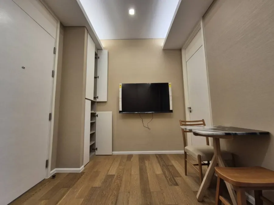 For rent: The Saint Residences, very high floor, good quality furniture, genuine leather sofa, hurry and reserve now!