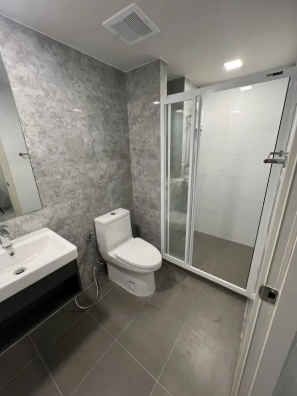For rent Atmoz Oasis Onnut ห้อง เฟอร์นิเจอร์ตกแต่งพร้อมอยู่ เครื่องไฟฟ้าครบ ย้ายเลยจ้า อย่ารอช้า