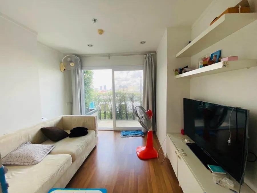 Lumpini Place Suksawat-Rama 2 for sale, spacious room, pool view, with big screen TV, watch movies to your heart's content, don't miss it.