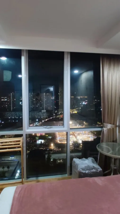 For rent, The Line Phaholyothin Park, high floor, beautiful view, with wallpaper in the whole room. If interested, reserve quickly.