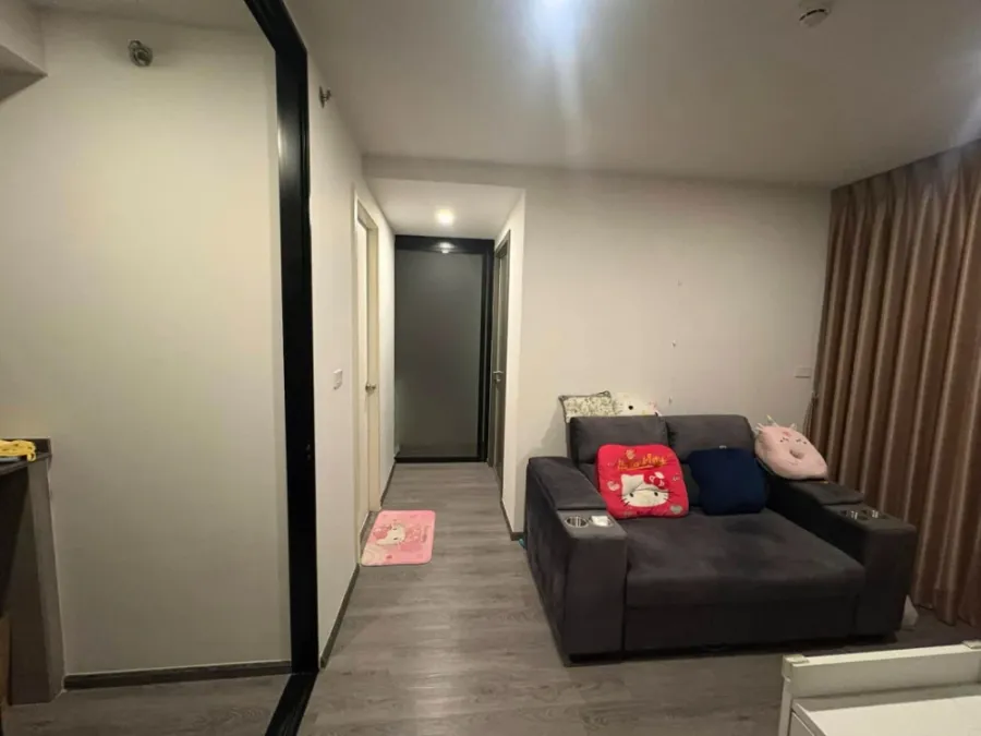 Selling THE ORIGIN SUKHUMVIT SAILUAT E22 STATION, 5th floor, corner unit, view of Pak Nam and Sai Luat Road. Spacious and very comfortable.