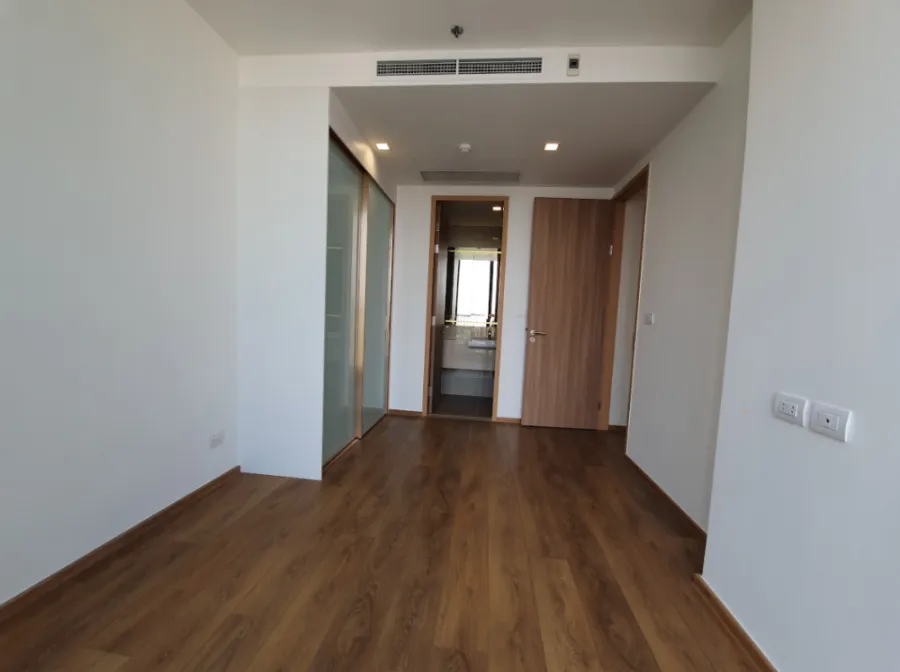 Condo for rent, Noble B Sukhumvit 33, high floor room, good view, comes with full amenities.