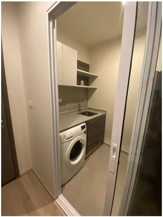 For rent Centric Ratchada-Huay Kwang. The room looks very nice. Get a great view of the city complete electrical appliances Hurry up and move
