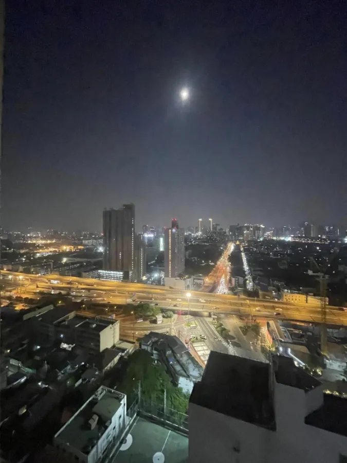 ให้เช่า The Capital Ratchaprarop-Vibha ชั้น 9 วิวเมืองสวยสุดๆ มาพร้อมเตียง Buit-In ขนาดใหญ่ จองเลย