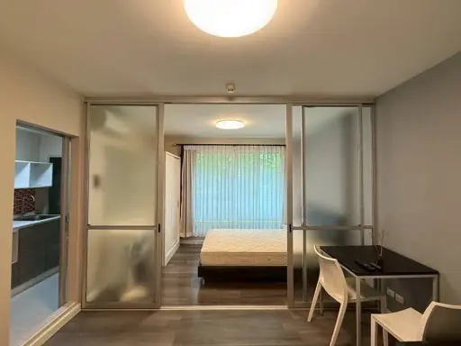 For rent: dcondo Campus Resort Rangsit, 2nd floor, separate room, fully furnished, book now.