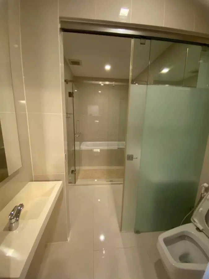 Condo for rent Q Asoke, nice room, spacious size with facilities, high floor, city view, do not miss it.