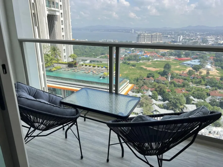 Condo for rent, The Riviera Wongamat Beach (North Pattaya), comfortable bed, sea view, shady, don't miss it.
