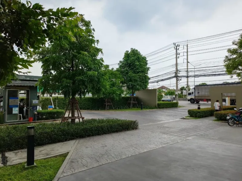 ขายด่วน คอนโดลุมพินีทาวน์ ร่มเกล้า สุวรรณภูมิ ห้องสไตล์ Loft Minimal ราคากันเอง รีบมาจับจองเลยจ้า