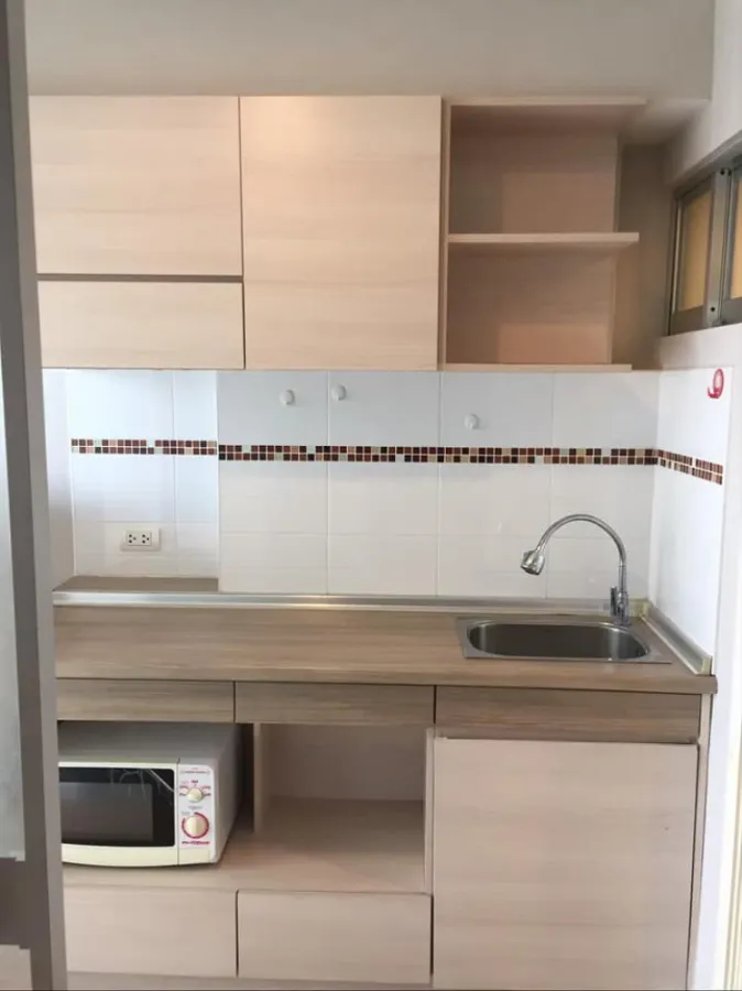 Lumpini place Ratchayothin for rent, high floor, has pool view and city view. Super beautiful. Don't just look at it. Hurry up to reserve.