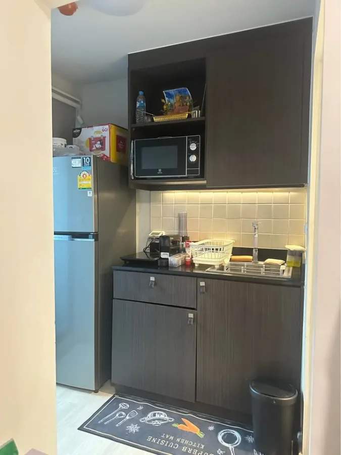 For sale or rent: UNIO Ramkhamhaeng - Serithai, 8th floor unit, high-quality built-in kitchen, swimming pool view. Book now!