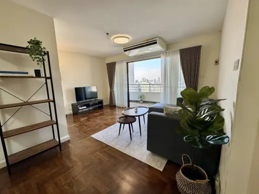 For rent: Top View Tower, Sukhumvit 59, 39th floor. Large unit, 98 sq m, 2 bedrooms, 2 bathrooms. Beautiful view with balcony. Grab it now!