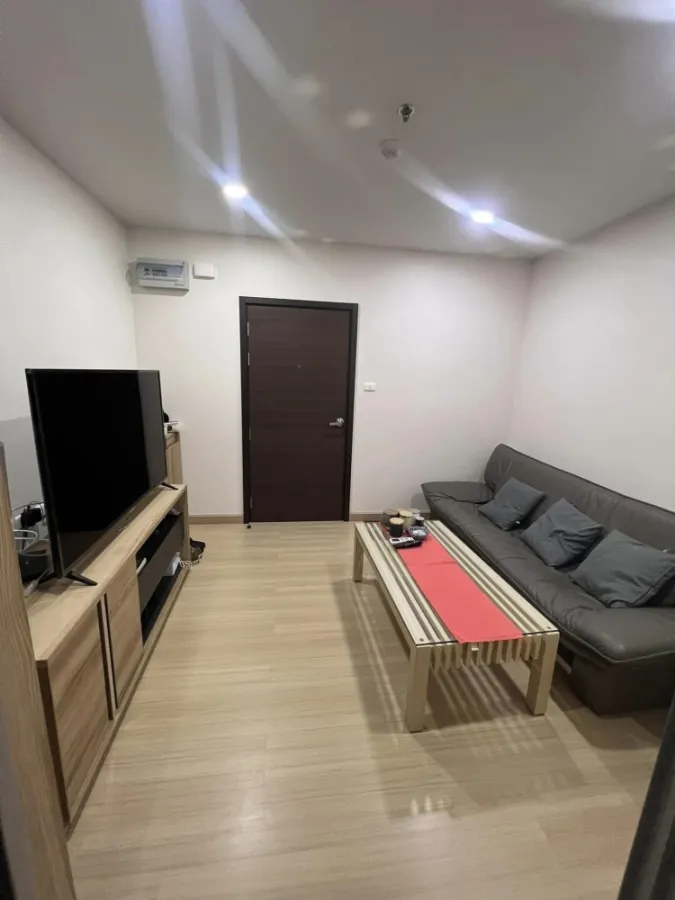 For rent, Supalai Park, Talat Phlu Station, 8th floor, spacious room, super big screen TV. Hurry and reserve now before you miss out.