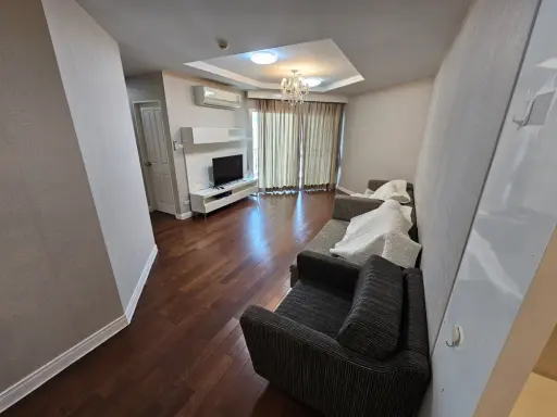 Spacious condo for rent at Belle Grand Rama 9. Excellent living space on the 28th floor with stunning views. Don't miss out!