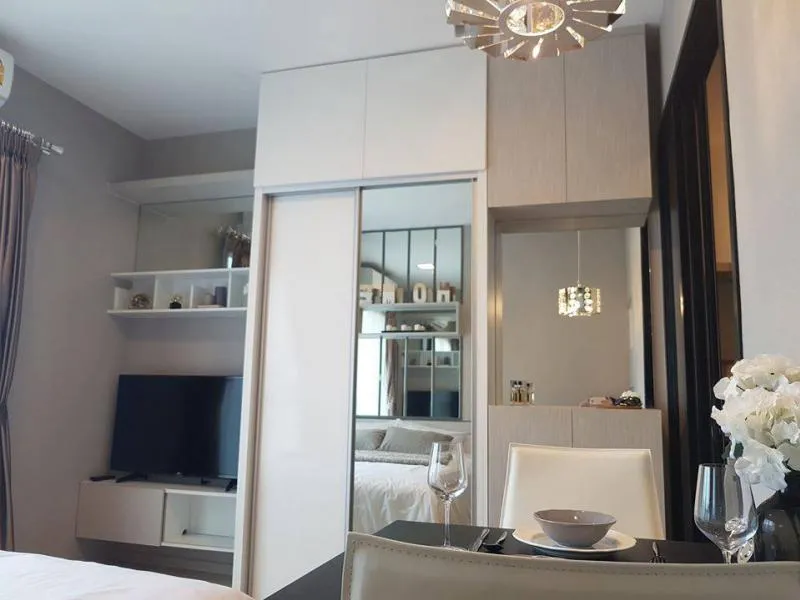 Condolette Mist Rama 9 for rent, the room is very beautiful decorated, very livable. High floor, beautiful view, ready to move in. Hurry up.