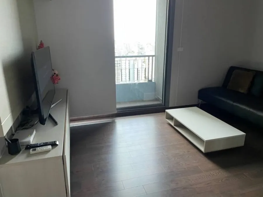 For rent!! Condo Q Asoke, 30th floor, beautiful room, fully furnished. Ready to move in, don't miss it!!