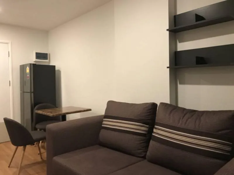 Rent lumpini place bangna km.3, 6th floor, building A, clean room. Fully furnished. The view of the pool is slow.