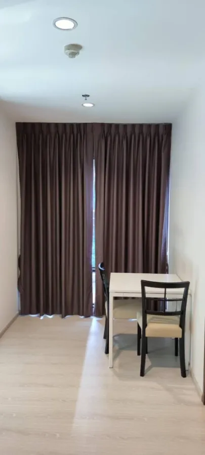 For rent Rhythm Asoke 1 ห้องพร้อมอยู่ เฟอร์ เครื่องใช้ไฟฟ้าครบ มาแต่ตัวเข้าอยู่ได้เลย อย่ารอช้า