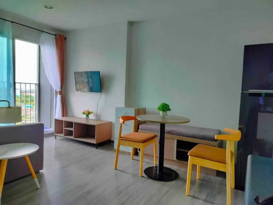 For rent: The Trust @ BTS Erawan, 1 bedroom, 1 bathroom, fully furnished. Convenient location. Book now!