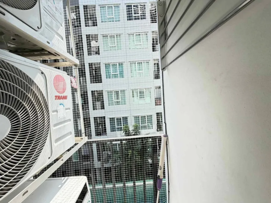 Selling a nice, fully furnished room in Talat Phlu. Just bring your bags and move in! Book now before it's too late!