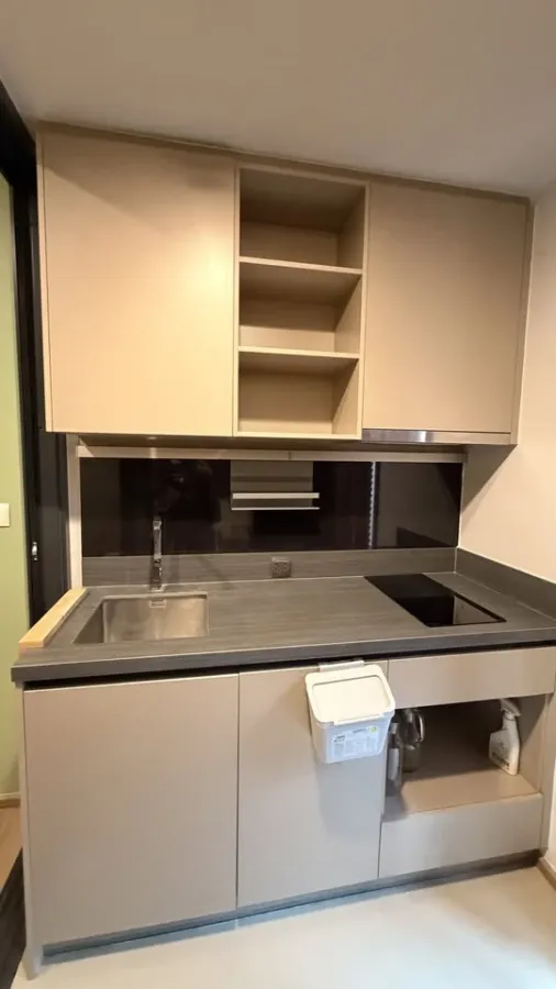 For rent: OKA Haus Sukhumvit 36, fully furnished room, ready to move in, complete with furniture and appliances, just bring your suitcase and move in.