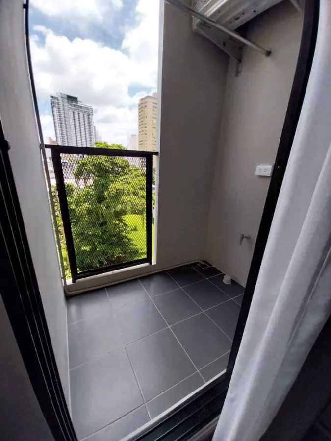 For rent, Flexi Sathorn-Charoen Nakhon, STUDIO room, fully decorated, comes at a low price, easy on the wallet, don't miss it.