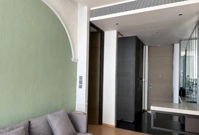 For sale: 28 Chidlom, 34th floor, fully furnished, ready to move in immediately. Interested in owning one? Hurry and reserve now!