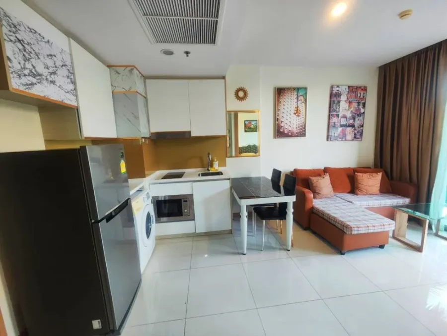 For sale or rent: The Riviera Wong Amat Beach, 4th floor, swimming pool view, fully furnished, ready to move in, reserve now, urgently.