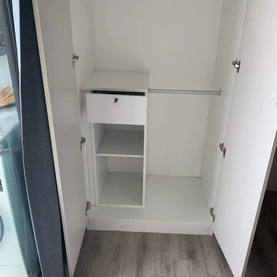For rent, Pause iD, 5th floor, corner room, complete with furniture and appliances. If you don't reserve, you will miss a lot. Hurry up.