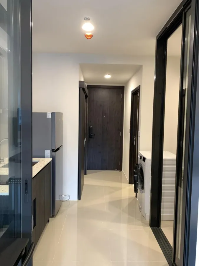 For rent, XT Huai Khwang, room ready to move in. Complete set of electrical appliances You can just come in and stay.