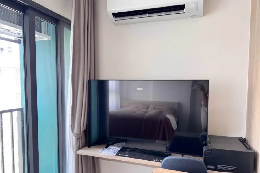 Urgent sale! The MUVE Pradipat, ready-to-move-in unit, 7th floor. Great height, great price. Own it today! Don't miss this opportunity.