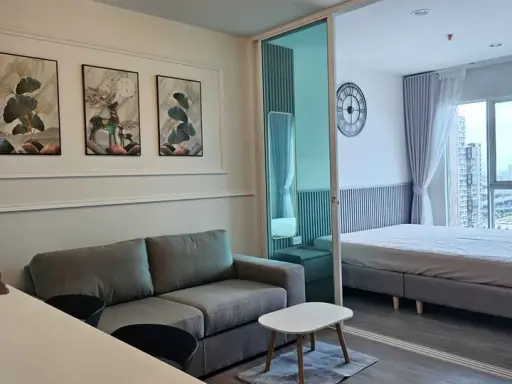 For rent: Regent Home Bangna, 26th floor, very high floor, fully furnished + electrical appliances, beautifully decorated, ready to move in.