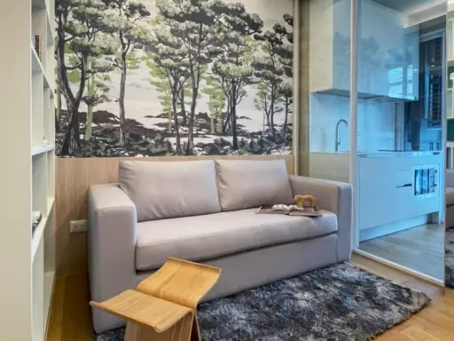 For rent, The Saint Residences, 28th floor, beautifully decorated room, very nice, Buit-In, super popular, can't miss it, book now.