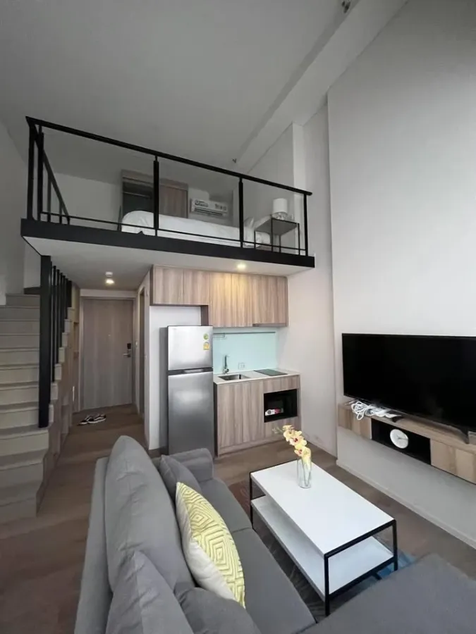 For sale Siamese Sukhumvit 87 Duplex room, 18th floor, great view, great price, buy now, don't miss out.
