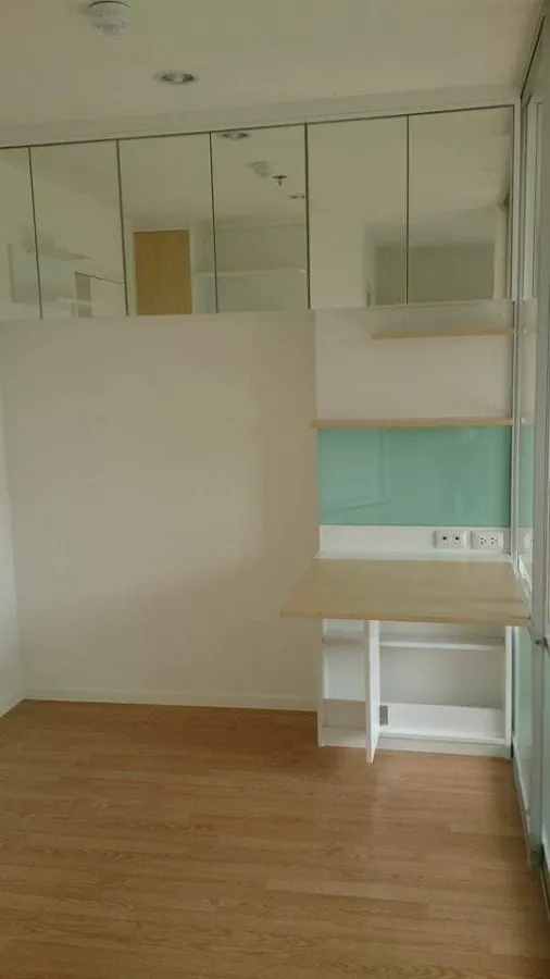 For sale Lumpini Ville Sukhumvit 77, open and airy room, cool breeze, good furniture. Don't postpone past booking.