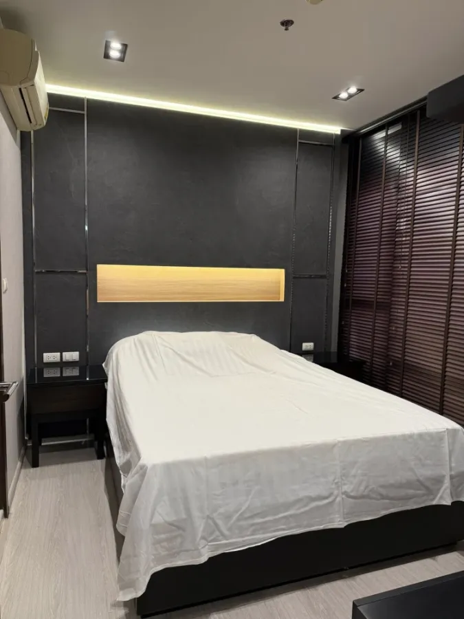 ให้เช่า Rhythm Asoke ห้องมุม ห้องกว้าง วิวโปร่ง เป็นส่วนตัว มี walk-in closet แต่งบิวท์อินทั้งห้อง รีบจองเลย