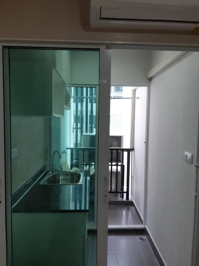 For rent: Regent Home Bang Son, Building C, 19th floor, swimming pool view. The room is divided into proportions, fully decorated, livable. Book now.